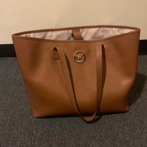 Michael Kors Jet Set Medium Carry All Tote